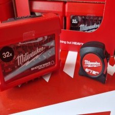 PACK ESTUCHE 32 PUNTAS+FLEXOMETRO 2M.MILWAUKEE